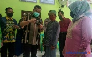 Bagikan BLT DD, Dendi Minta Seluruh Kades Pajang Nama Penerima Bantuan