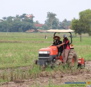 Tinjau Lokasi Olah Tanah di Lampung Tengah, Menteri Pertanian Ingatkan Ketersediaan Ini