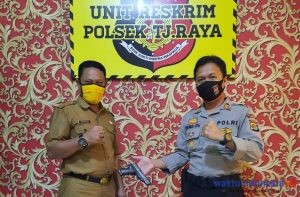 Senpi Rakitan Dari Kades Jadi Kado Menjelang Hari Bhayangkara Polsek Tanjungraya