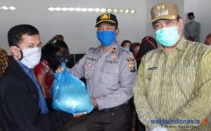 Saat Pertemuan dengan Guru, Bupati Eddy Keleng Ate Berutu Titip Ini