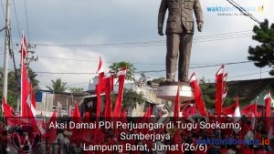 VIDEO: Bendera Dibakar, Aksi Damai PDI Perjuangan Lambar Merahkan Tugu Bung Karno