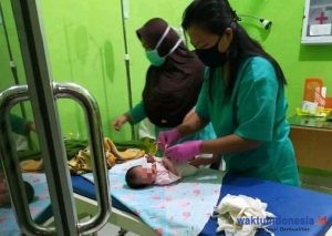 Geger! Penemuan Bayi di Samping Gorong-Gorong, Begini Kondisinya
