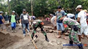 Koramil 421-02 Turunkan 8 Personel, Gotong Royong Bedah Rumah Saliah