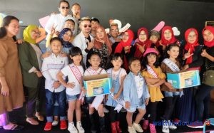 Praktisi Seni Terkemuka Ambil Bagian dalam Konser Amal Bayi tanpa Saluran Pencernaan di Lambar