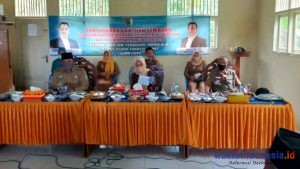 Peduli Pelaku Usaha Terdampak Covid-19, Istri Bupati Pesawaran Serahkan Bantuan