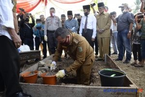 Bupati Dendi Letakkan Batu Pertama, Pembangunan Gapura Muhammad Ali Institut Diniyyah Lampung