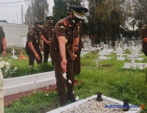HBA ke-60, Kejari Karo Ziarah ke Taman Makam Pahlawan