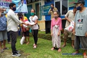 Peduli Dampak Covid 19, Komisaris Cv Key Key Bagikan Beras untuk 421 KK di Sugau Pancur Batu
