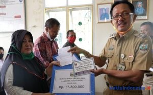 Bupati Agus Serahkan BRS dan BSPS, Ini Jumlah Penerima dan Nilainya