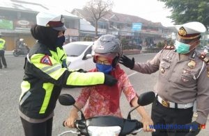 Operasi di Titik Ini, Polantas Lambar Bagikan 500 Masker dan Lakukan Ini kepada Pelanggar