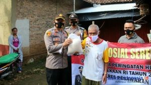 Sambut Peringatan HUT RI Ke-75, Polres Pesawaran Bagikan Sembako