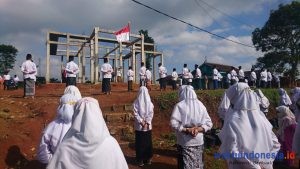 Semarak Kemerdekaan, Pesantren Alfalah Gelar Upacara Kenaikan Bendera Merah Putih