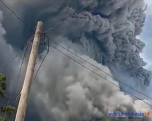 Ya Ampun! Gunung Sinabung Kembali Erupsi, Tinggi Kolom Abu 7.460Mdpl