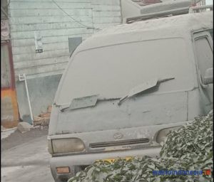 Lagi, Gunung Sinabung Erupsi, Abu Vulkanik Selimuti 2 Kota di Karo, Radius Bahaya Capai 5Km