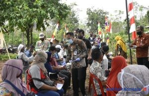 Bupati Raden Adipati Salurkan BST APBD Tahap 2 di 2 Kecamatan
