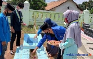 PC Organisasi Kemahasiswaan yang Lahir 17 April 1960 di Surabaya itu Ziarah ke Makam Pahlawan Waykanan