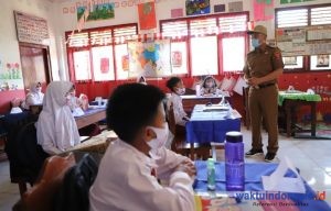 Pesan Ketua Gugus Tugas Lambar untuk Sekolah saat Tinjau KBM Tatap Muka, Parosil: Jangan Kecolongan!