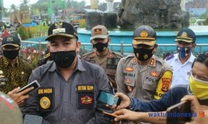 Bupati Dendi Bersama Forkompimda Edukasi Prokes Dan Bagikan Masker