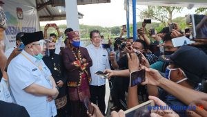 Bapaslon Tony – Antoni Resmi Daftar Ke KPU Dikawal Ribuan Elemen Masyarakat