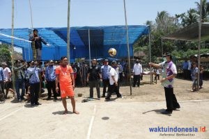 Bupati Agus Buka Tunamen Voly di Ngambur
