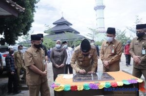 RAS Serahkan Hibah Aula Amal Bhakti ke Kankemenag Waykanan