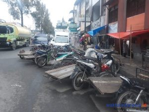 Parkir di Bahu Jalan Sebabkan Macet, Aleg Karo: Penataan Oleh Dishub Harus Diperketat