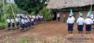 Lapor! Gedung SMPN 4 Mabar Atap Daun Berlantai Tanah, Kasek – Kades Minta Pemda Tanggap