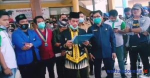 Temui Massa, Ketua DPRD Way Kanan Janji Teruskan Tuntutan Pendemo ke DPR RI