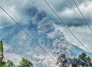 Hari Ini, Gunung Sinabung Meletus Lagi, Muntahkan Awan Panas 2 Kali