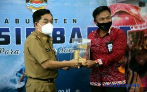 7 Tahun Berdiri, Pemkab Pesibar Raih Penghargaan Predikat WTP