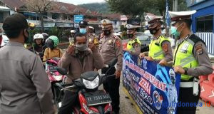Lagi, Polres Lambar Bagikan Tabungan Anak, Masker dan Vitamin C saat OZK 2020