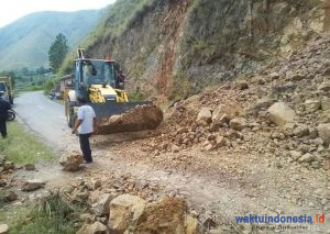 Penanganan Cepat Pascalongsor, Jalur Dairi-Karo via Tepi Danau Toba Normal