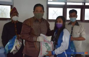 Bupati Dairi – Ketua Umum DPP RKLA Bagikan Sembako Kepada Anak Anak Panti Asuhan Perpulungen
