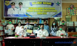 Bupati Dairi Serahkan Hadiah Lomba Perpustakaan SD dan SMP, Ini Sekolahnya