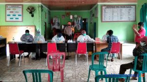 Polisi Amankan Rapid Test KPPS Desa Negeri Sakti