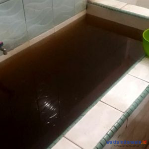 Warga Gang Bakti Keluhkan Air PDAM Seperti Comberan