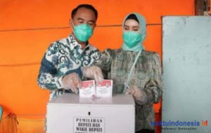 Mencoblos di TPS 003 Bumiratu, Petahana RAS Optimis Kembali Pimpin Waykanan