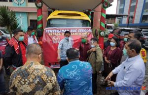 Total 10, Bob Andika Serahkan 1 Bus Sekolah untuk GBKP