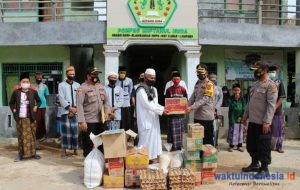 Kapolda Lampung Bagikan Alquran dan Sembako untuk Ponpes di Way Kanan