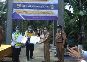 Kemen-PUPR Serahkankan Jembatan Gantung Senilai Rp3,7 Miliar kepada Pemkab Pesibar