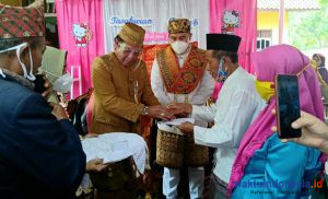 Masyarakat Adat Bukuk Jadi Anugerahi Bupati Dendi Gelar Adat