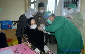 Ketua DPRD Mesuji Orang Pertama Disuntik Vaksin Sinovac