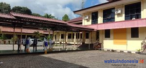 Seluruh OPD dan Kantor di Pemkab Lambar Disemprot Desinfektan