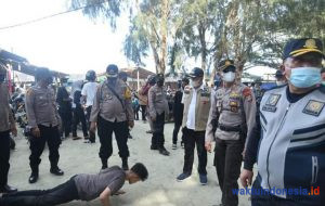 Tinjau Wisata Pantai, Bupati Zahir Jatuhkan Sanksi Pelanggar Prokes