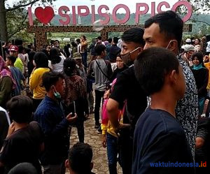 Hari ke-2, Air Terjun Sipiso Piso Dipadati Pengunjung