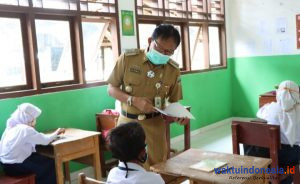 Bupati Agus Tinjau KBM Luring di Tengah Pandemi, Ini yang Dipastikan