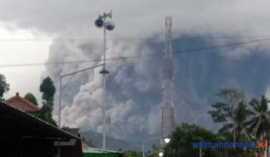 Gunung Semeru Lumajang Jatim Meletus