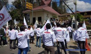 Massa Pospera Nglurug Polres Tanah Karo, Tuding Penyidik tak Profesional