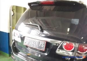 Pasang Plat Hitam, Diduga Randis Mantan Wabup Pesibar Terlihat di Banten