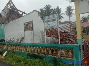 SDN 88 Krui Luluh Lantak Disapu Angin Puting Beliung